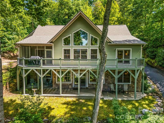 38 Mountain Crest Drive, Hendersonville, NC 28739