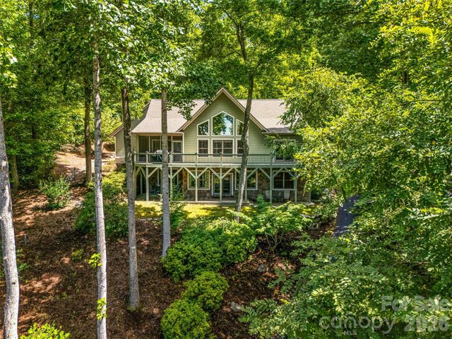 38 Mountain Crest Drive, Hendersonville, NC 28739
