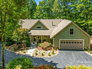38 Mountain Crest Drive, Hendersonville, NC 28739