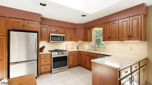 2 Ashwood Ter, Hillsborough Twp., NJ 08844