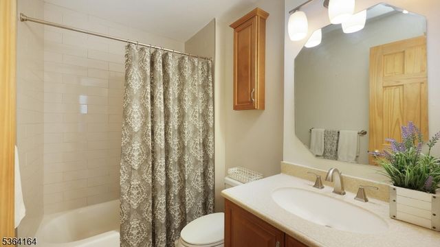 2 Ashwood Ter, Hillsborough Twp., NJ 08844