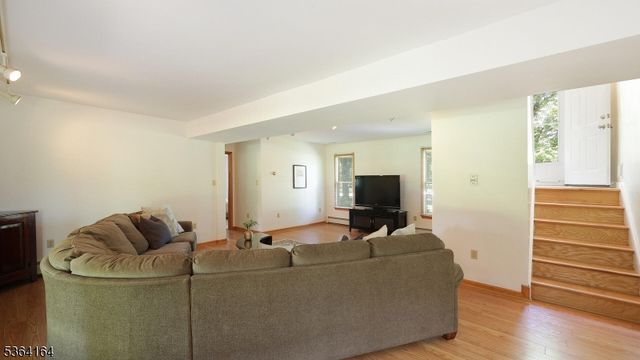 2 Ashwood Ter, Hillsborough Twp., NJ 08844