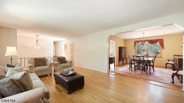 2 Ashwood Ter, Hillsborough Twp., NJ 08844