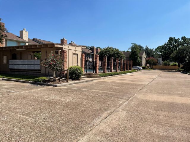 2517 Bering Drive 9, Houston, TX 77057