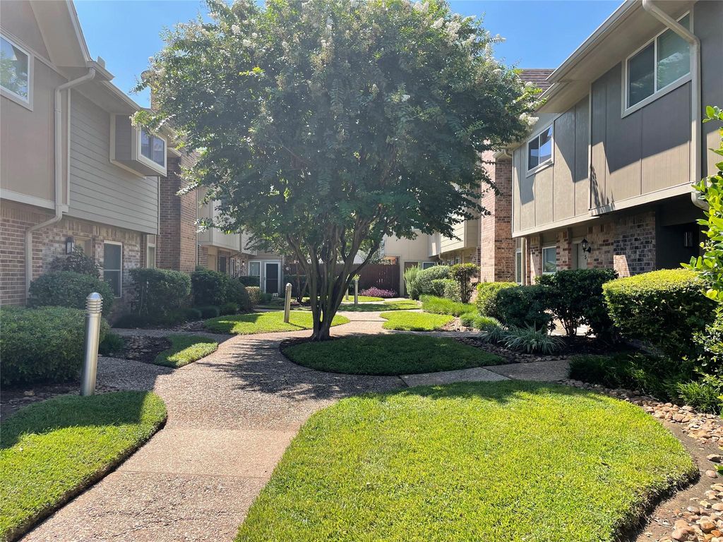 2517 Bering Drive 9, Houston, TX 77057