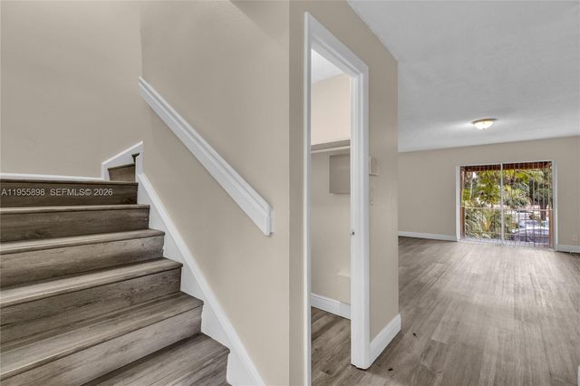 17901 NW 68th Ave T206, Hialeah, FL 33015