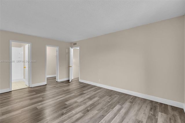 17901 NW 68th Ave T206, Hialeah, FL 33015