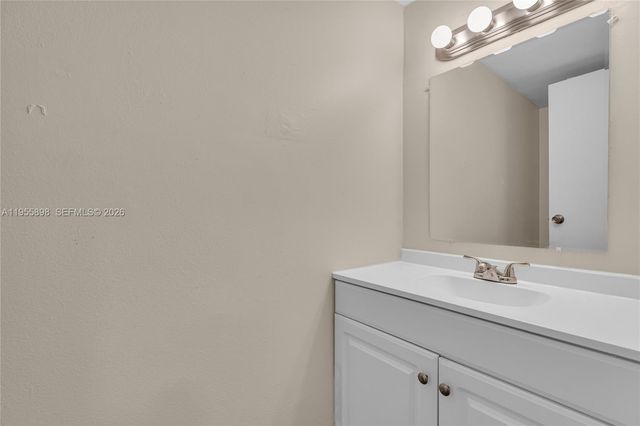 17901 NW 68th Ave T206, Hialeah, FL 33015