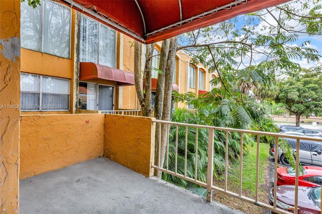 17901 NW 68th Ave T206, Hialeah, FL 33015