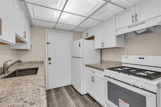 17901 NW 68th Ave T206, Hialeah, FL 33015