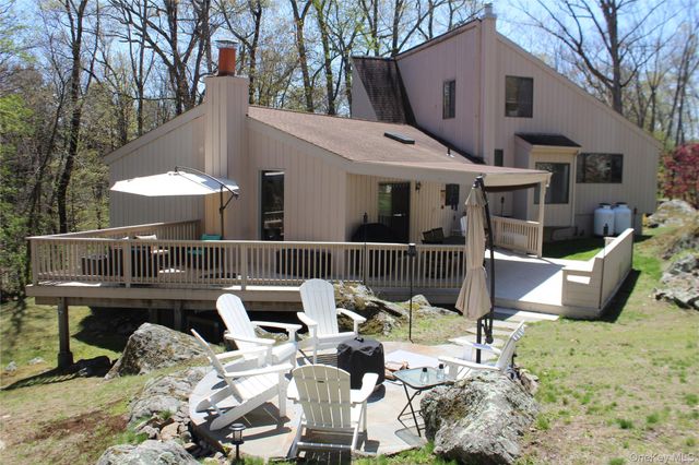 11 Manor Drive, Goldens Bridge, NY 10526