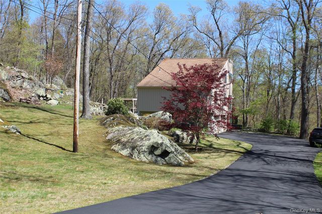 11 Manor Drive, Goldens Bridge, NY 10526