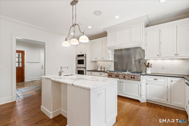 25 Adams Lane, New Canaan, CT 06840