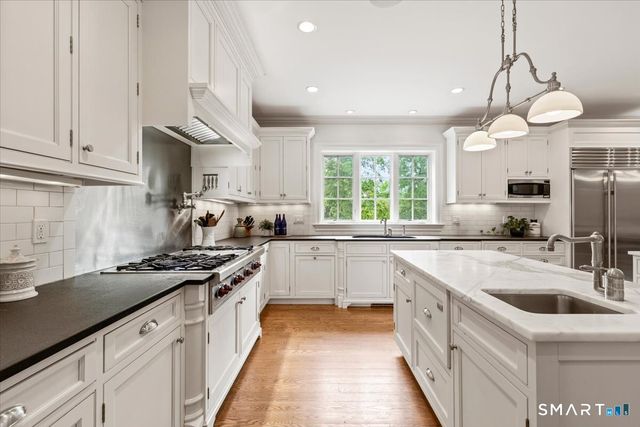 25 Adams Lane, New Canaan, CT 06840