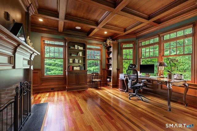 25 Adams Lane, New Canaan, CT 06840