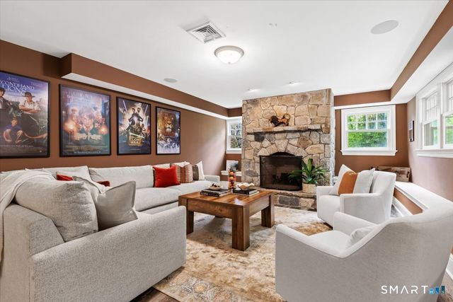25 Adams Lane, New Canaan, CT 06840