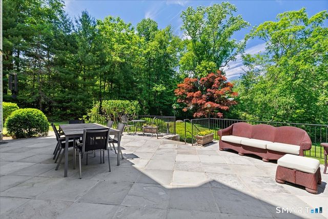 25 Adams Lane, New Canaan, CT 06840