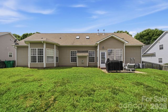 10111 Trailmoor Road, Charlotte, NC 28278