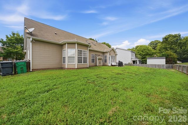 10111 Trailmoor Road, Charlotte, NC 28278