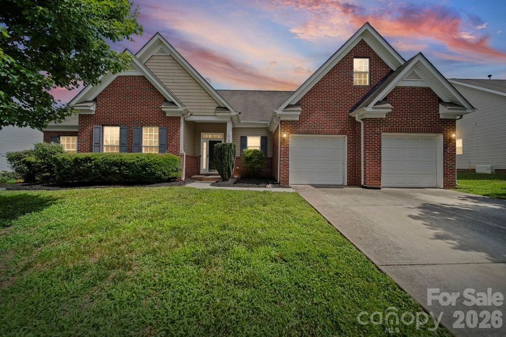 10111 Trailmoor Road, Charlotte, NC 28278