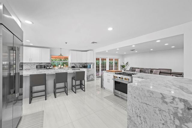 3531 NE 30th Avenue, Lighthouse Point, FL 33064