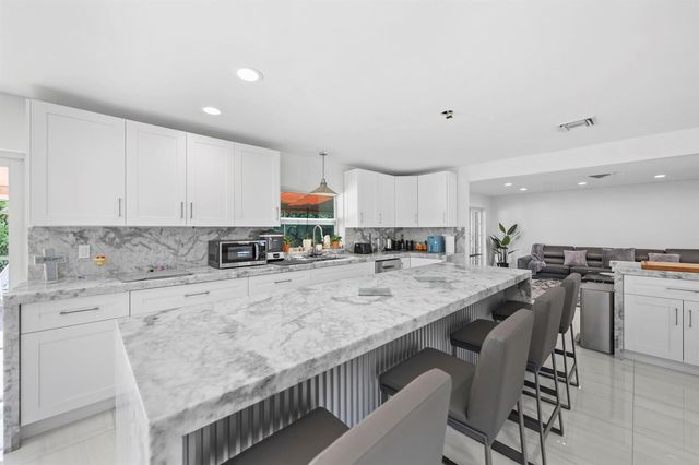 3531 NE 30th Avenue, Lighthouse Point, FL 33064