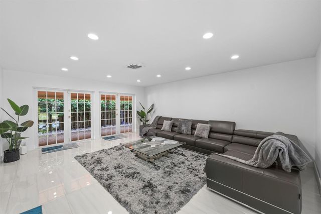 3531 NE 30th Avenue, Lighthouse Point, FL 33064