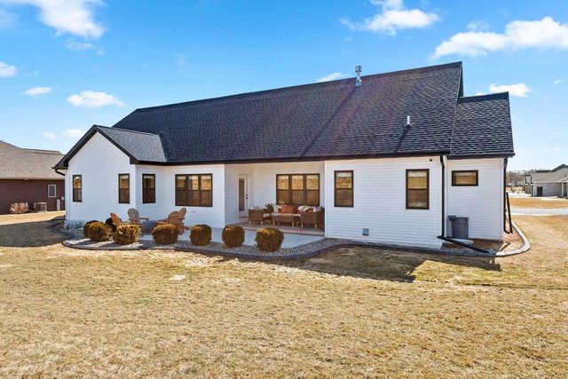 532 ROYAL ST PATS DRIVE, Wrightstown, WI 54180