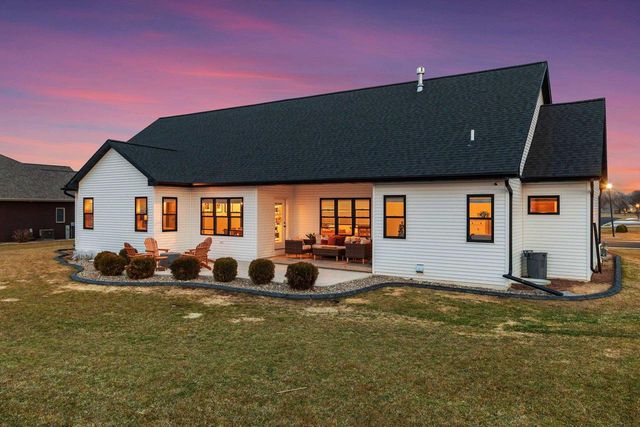 532 ROYAL ST PATS DRIVE, Wrightstown, WI 54180