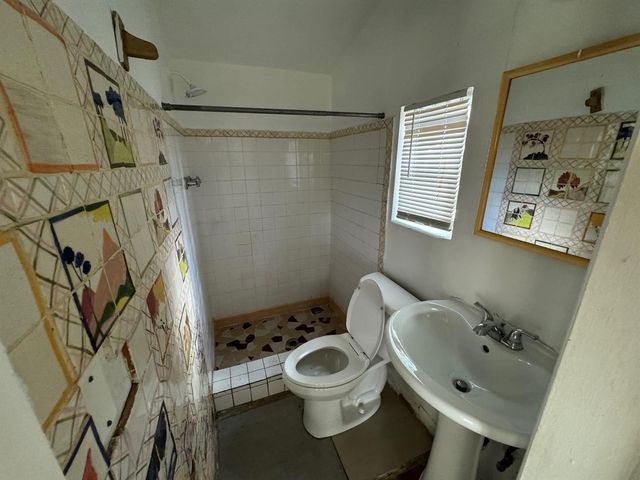 8261 NW 1st Place 3, Miami, FL 33150