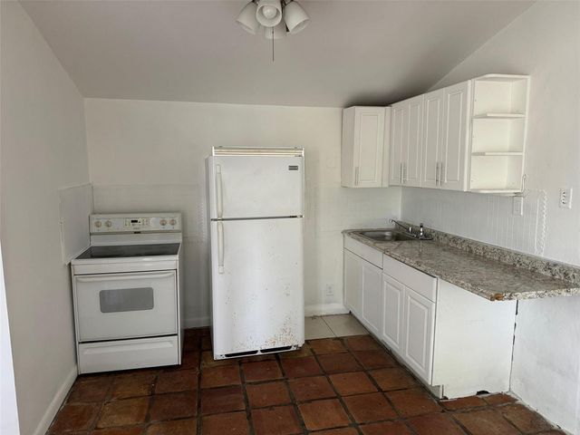 8261 NW 1st Place 3, Miami, FL 33150