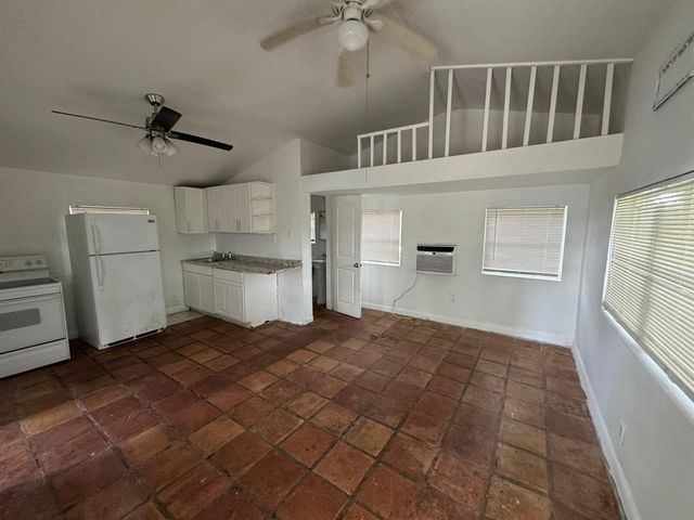 8261 NW 1st Place 3, Miami, FL 33150