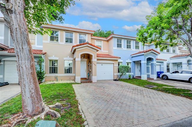 16600 SW 47th Ter, Miami, FL 33185