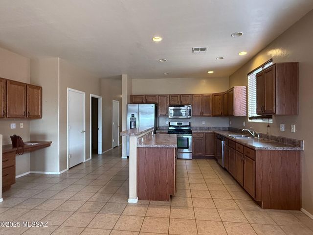 1569 W Cottonwood Bluffs Drive, Benson, AZ 85602