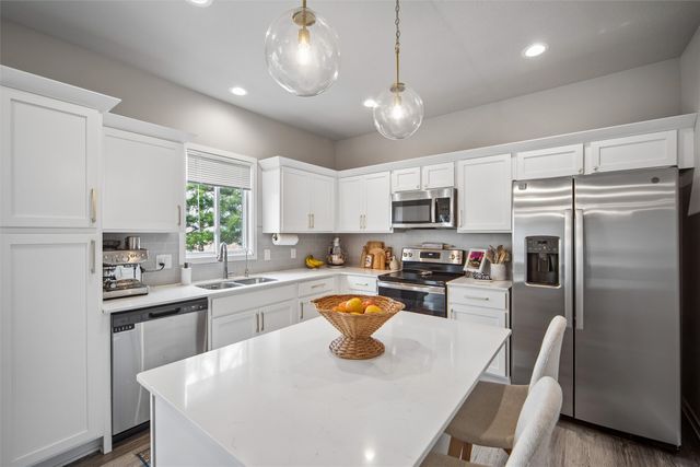 4724 167th Street, Urbandale, IA 50323