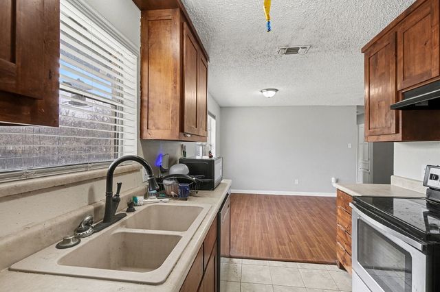 229 Mountain View Drive, Azle, TX 76020