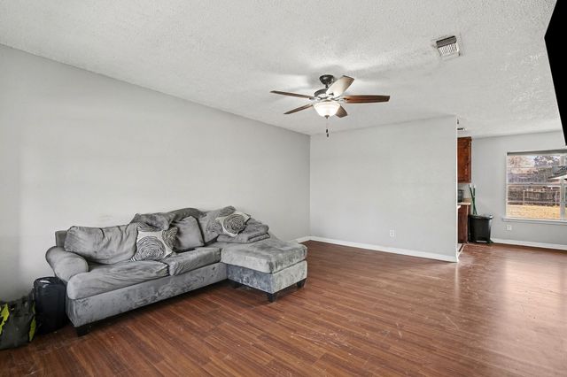 229 Mountain View Drive, Azle, TX 76020