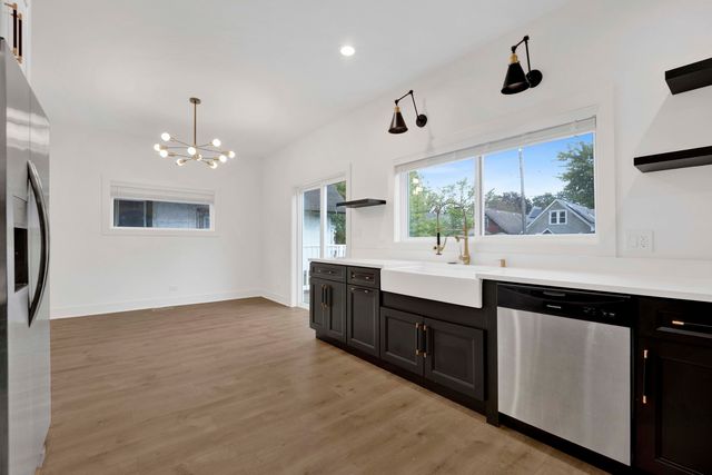 1122 N Latrobe Avenue, Chicago, IL 60651