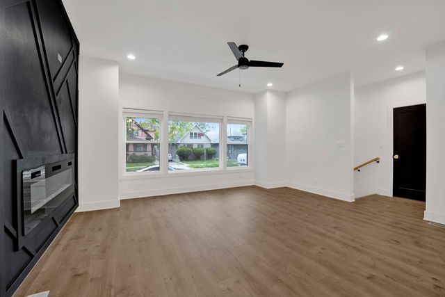 1122 N Latrobe Avenue, Chicago, IL 60651