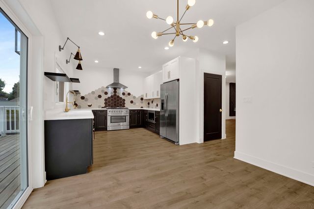 1122 N Latrobe Avenue, Chicago, IL 60651