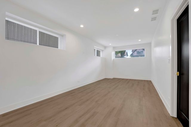 1122 N Latrobe Avenue, Chicago, IL 60651