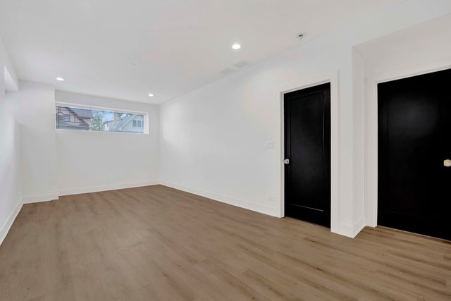 1122 N Latrobe Avenue, Chicago, IL 60651