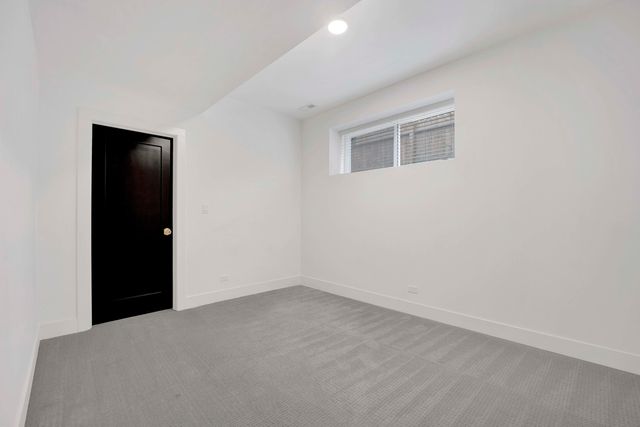 1122 N Latrobe Avenue, Chicago, IL 60651