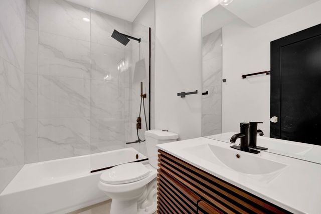 1122 N Latrobe Avenue, Chicago, IL 60651