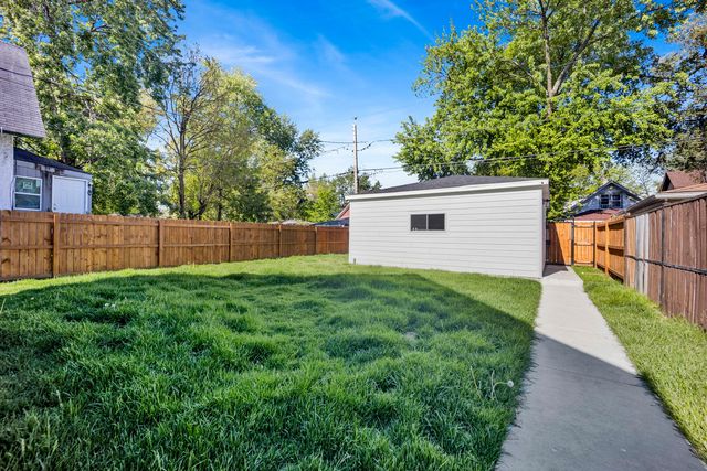 1122 N Latrobe Avenue, Chicago, IL 60651