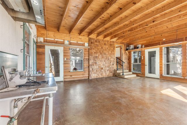 1912 E Texas Street, Denison, TX 75021