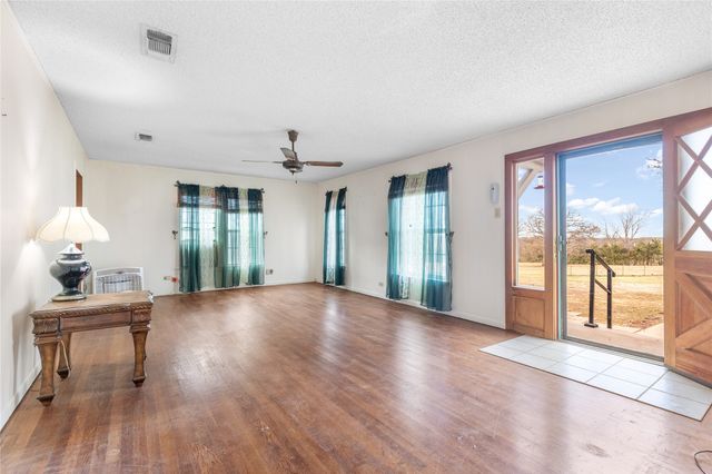 1912 E Texas Street, Denison, TX 75021