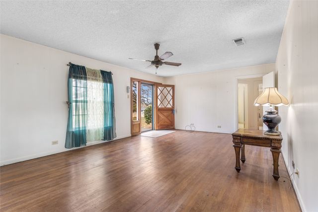 1912 E Texas Street, Denison, TX 75021