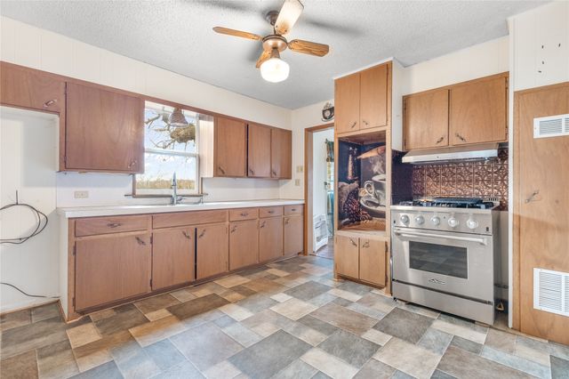 1912 E Texas Street, Denison, TX 75021