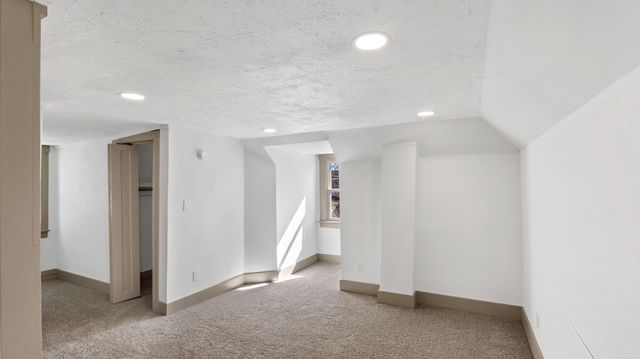 2217 N National Avenue, Springfield, MO 65803